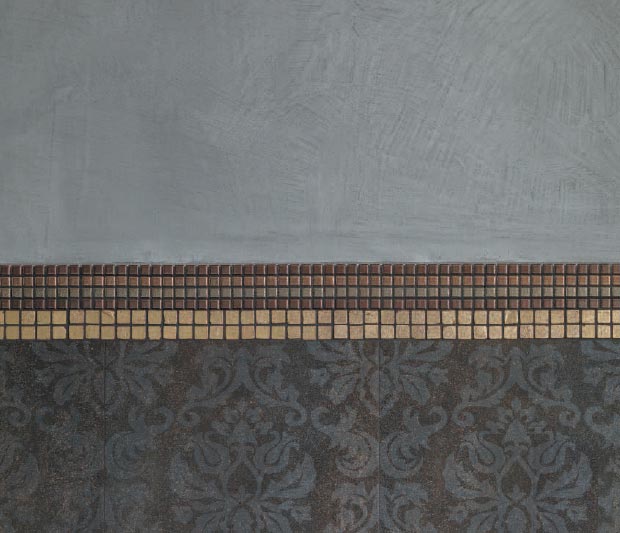 Складовою бордюр з різних видів мозаїки допоможе красиво оформити стик між плиткою і штукатуркою або фарбуванням