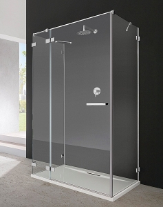 Компактна і легка душова кабіна розширює простір ванної