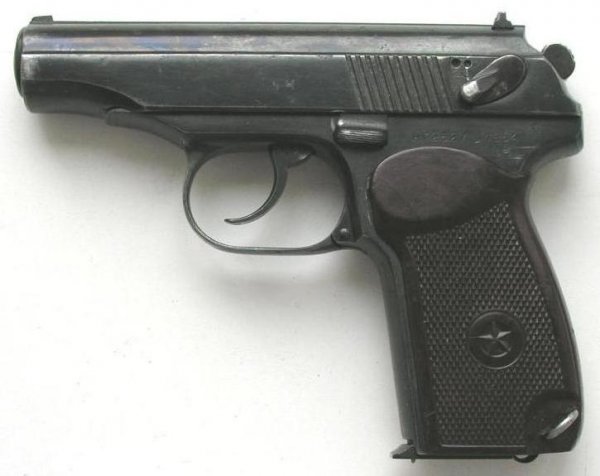 Пістолет Макарова виготовлений в 1954 році ще має фігурну передню частину рами