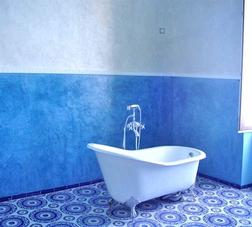 Коли не рекомендується фарбувати стіни у ванній