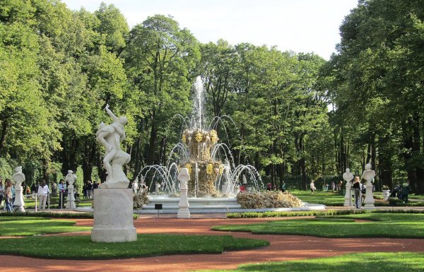 В рамках заходу парфумери міста планують створити фонтан парфумів на території Літнього саду
