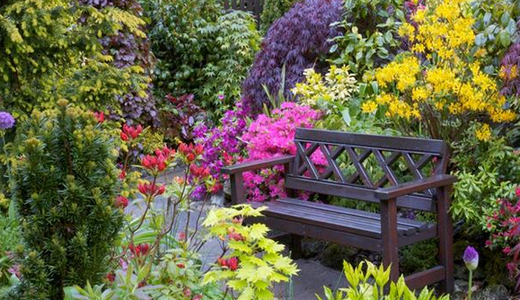 Англійський стиль саду заснований на законах гармонії і спокою, які досягаються цілеспрямованим розподілом світла і тіні