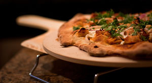 Особливість цієї піцци- це комбінація ароматів імбиру і часнику