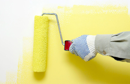 Фарбування стін і стелі часто використовується в складі комплексного ремонту, оскільки фарба залишається найбільш доступним і простим у використанні матеріалом