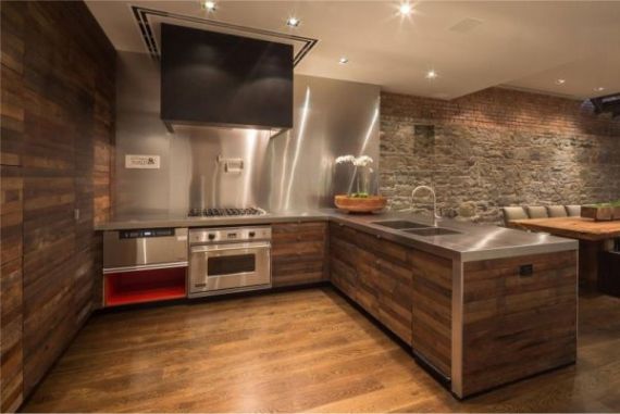 Вагонку можна використовувати для обробки стін на кухні в зоні їдальні, і повторити цю ж забарвлення деревини в кухонних меблів