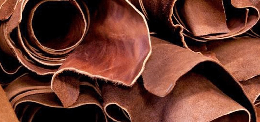 Натуральна шкіра зроблена з органічних матеріалів, найчастіше з бичачих шкур
